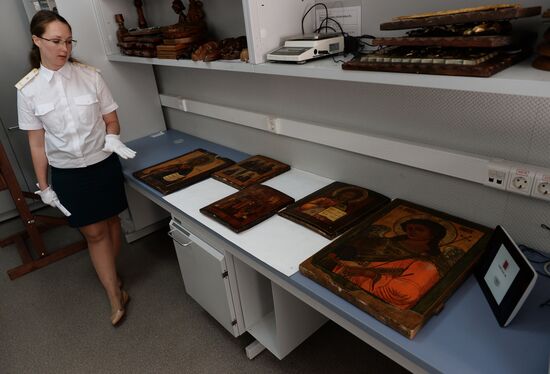 Работа Центрального экспертно-криминалистического таможенного управления