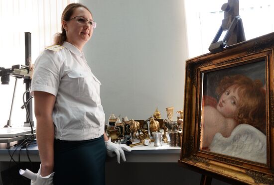 Работа Центрального экспертно-криминалистического таможенного управления