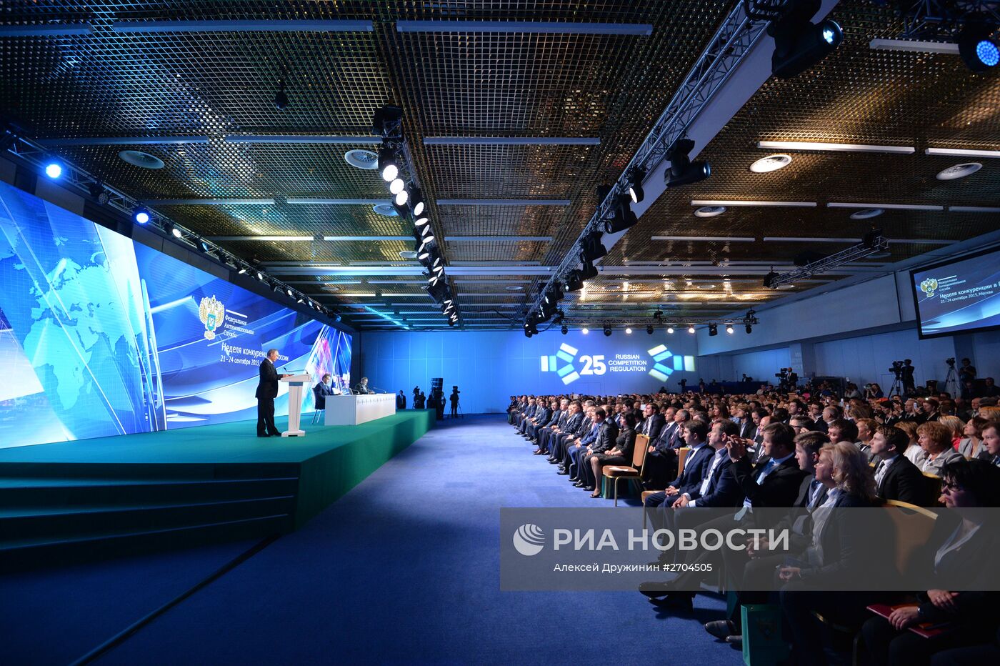 Президент РФ В.Путин принимает участие в форуме ФАС "Неделя конкуренции в России"