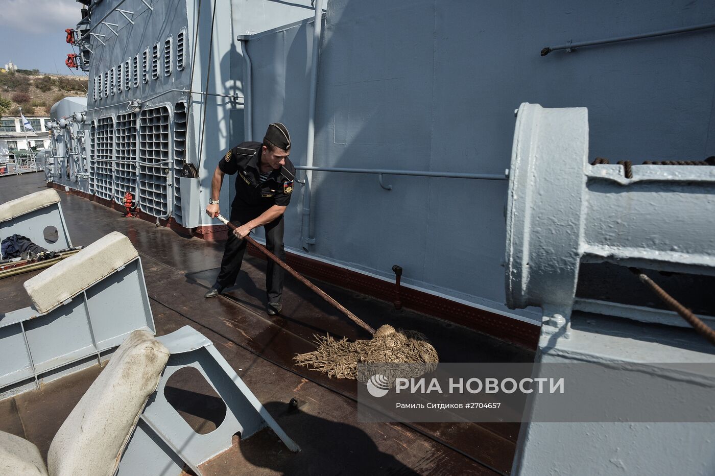 Сторожевой корабль "Ладный" перед походом в Средиземное море