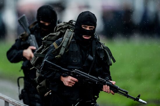 Состязания сотрудников полиции в Новгороде