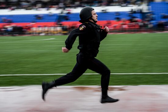Состязания сотрудников полиции в Новгороде