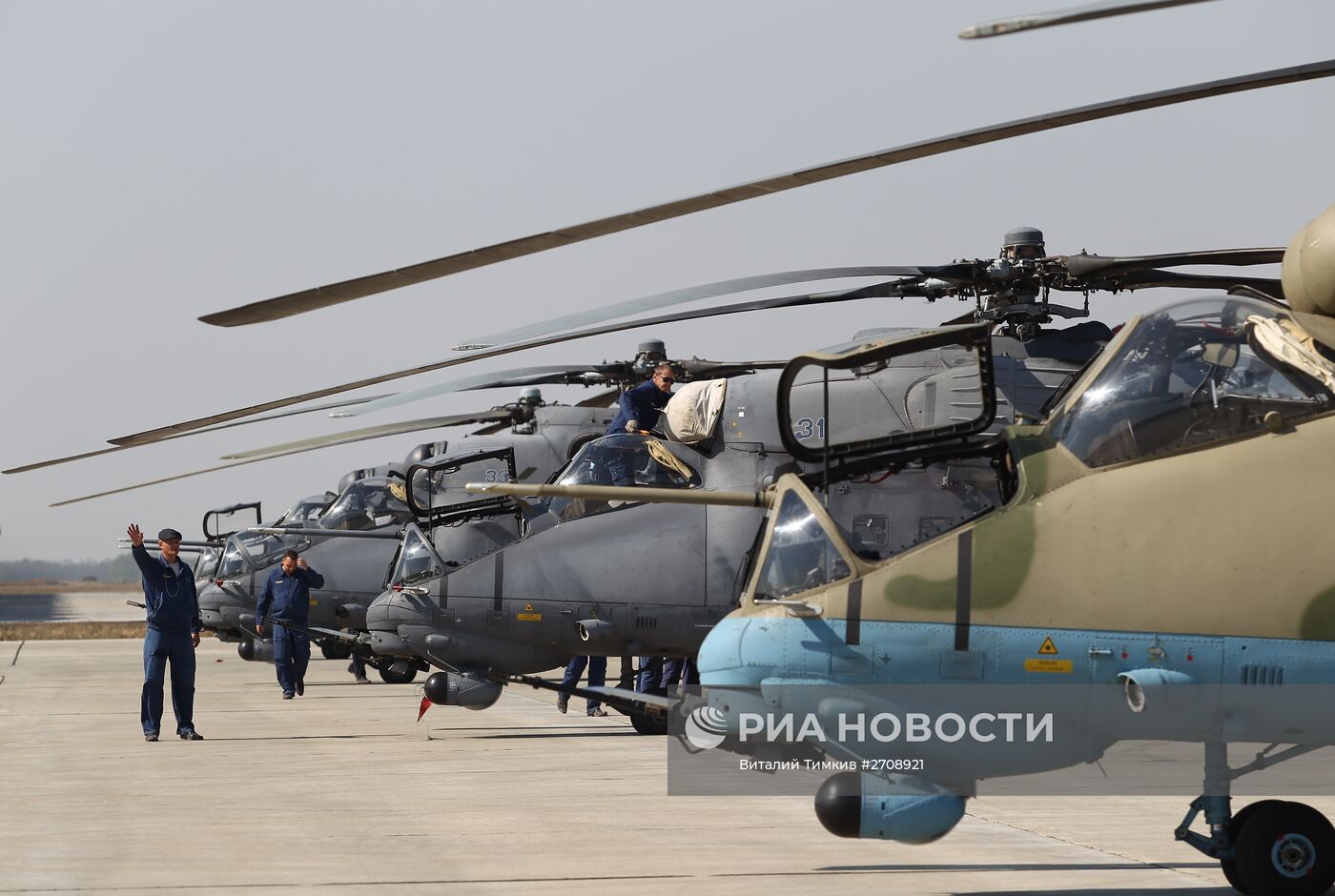 Учебно-тренировочные полеты экипажей вертолетов авиационной базы в Краснодарском крае