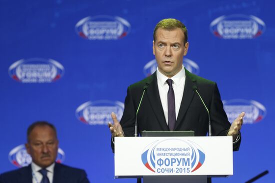 Премьер-министр РФ Д.Медведев выступил на пленарном заседании в рамках инвестиционного форума "Сочи-2015"