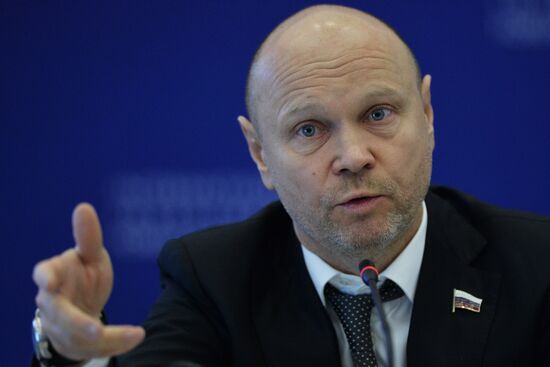 Дебаты "Бюджетная политика 2016-2018 гг. – краткосрочные вызовы и долгосрочные приоритеты" в рамках форума "Сочи-2015"