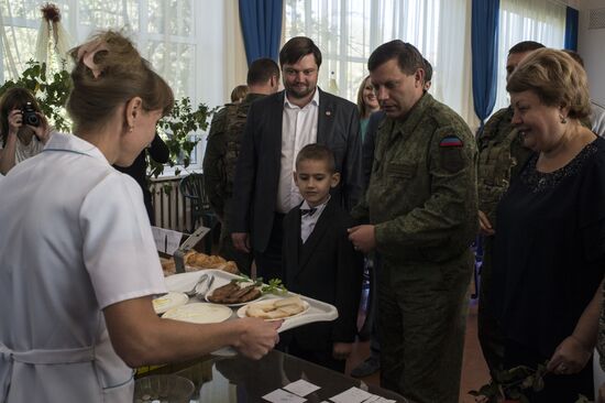 Глава ДНР А.Захарченко посетил лицей № 14 в Горловке