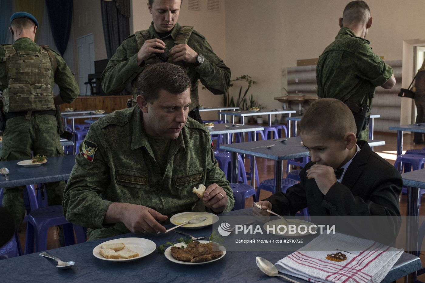 Глава ДНР А.Захарченко посетил лицей № 14 в Горловке