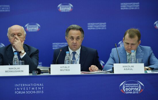 Панельная дискуссия "Три года до чемпионата мира по футболу. Как готовы города России?" в рамках форума "Сочи-2015"