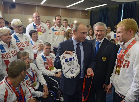 Встреча президента РФ В.Путина с победителями Всемирных игр колясочников и ампутантов 2015 года