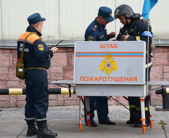 Учения МЧС по ликвидации аварии с выбросом опасных химических веществ во Владивостоке