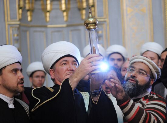 Прибытие величайшей реликвии Ислама - волоса пророка Мухаммеда в Московскую Соборную мечеть