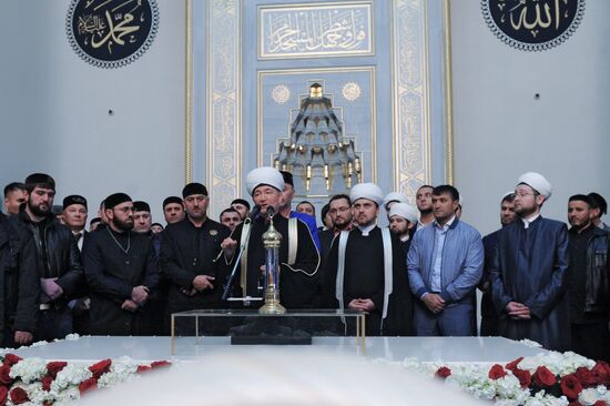 Прибытие величайшей реликвии Ислама - волоса пророка Мухаммеда в Московскую Соборную мечеть
