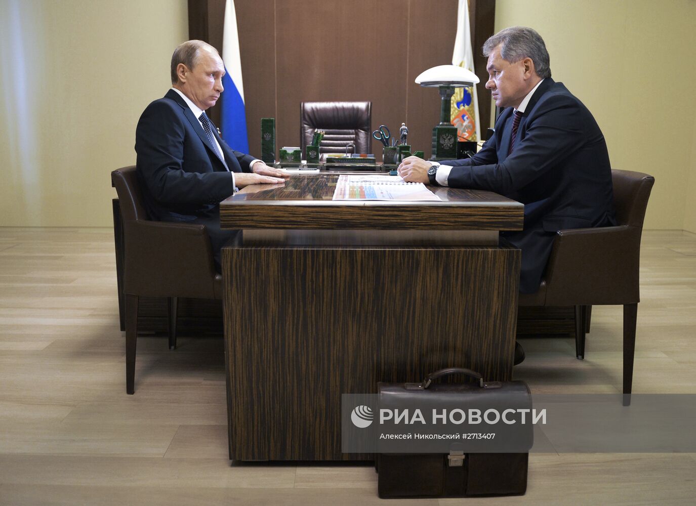 Встреча президента РФ В.Путина и министра оброны РФ С.Шойгу
