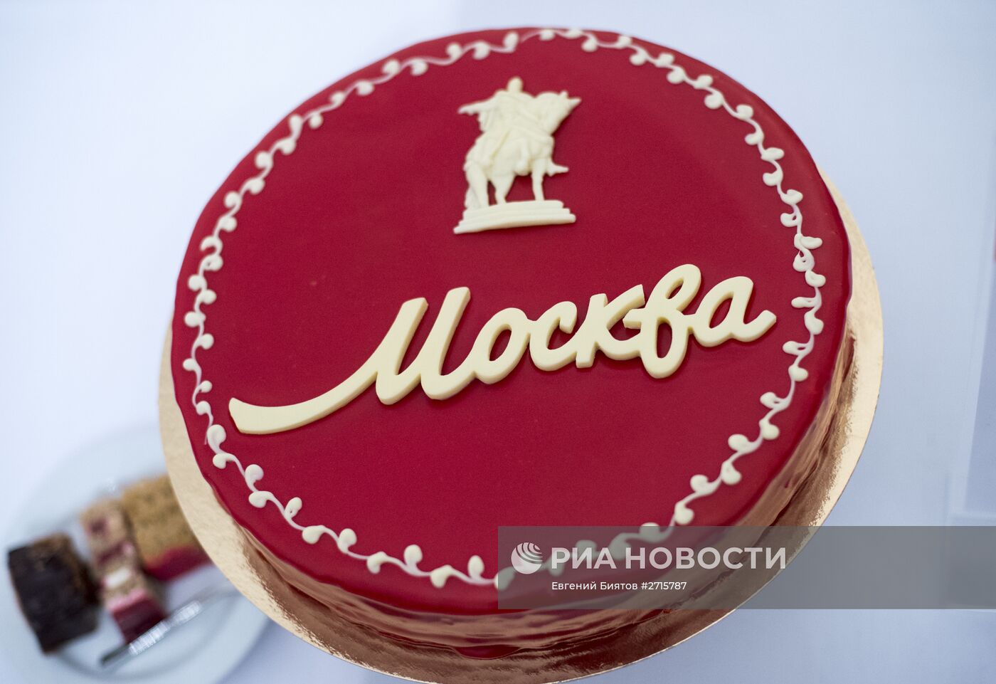 Выбор именного торта Москвы