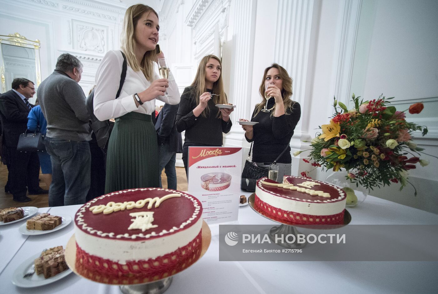 Выбор именного торта Москвы