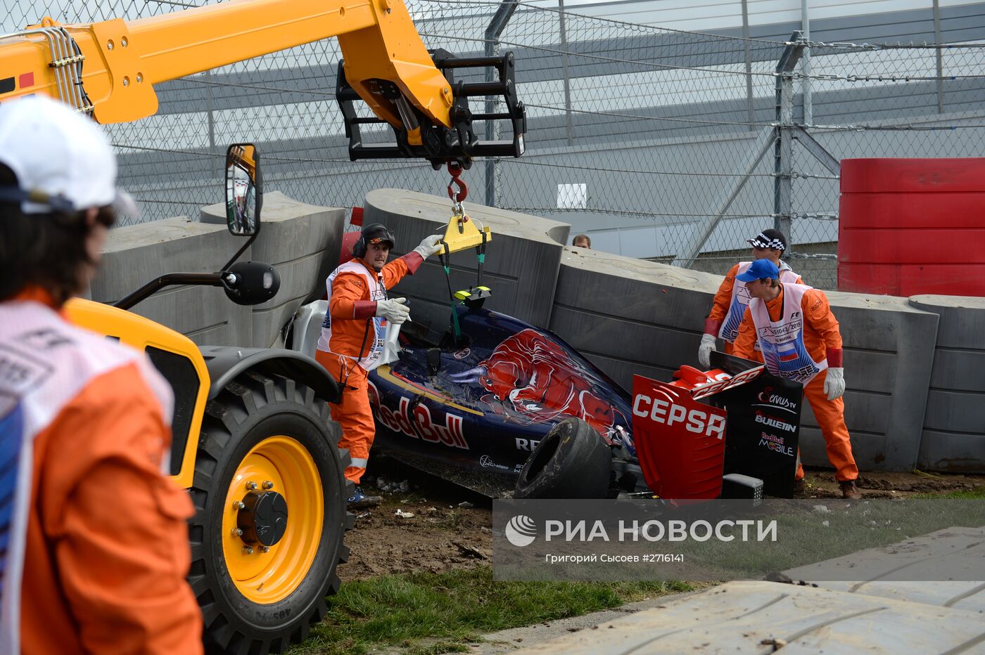 Третья сессия свободных заездов на этапе Формулы-1 в Сочи прервана из-за аварии