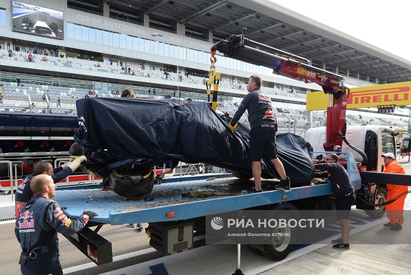 Третья сессия свободных заездов на этапе Формулы-1 в Сочи прервана из-за аварии