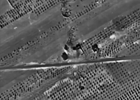 Самолеты ВКС России уничтожили укрепленные позиции боевиков ИГ