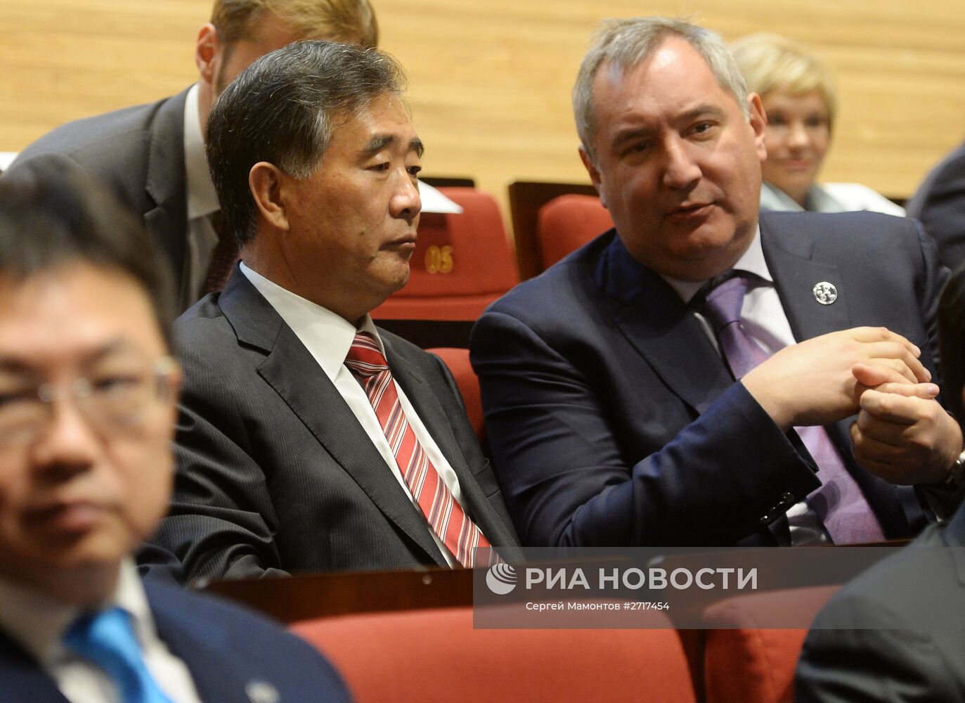 Д.Рогозин открыл российско-китайское "Экспо" в Харбине