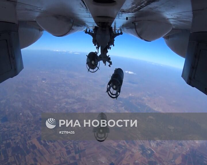 Нанесение точечных авиаударов ВКС России по укрытиям с бронетехникой и складам ГСМ