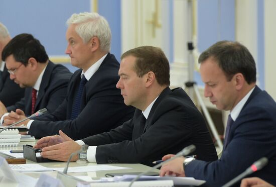 Премьер-министр РФ Д.Медведев проводит заседание президиума совета при президенте РФ по модернизации экономики и инновационному развитию России