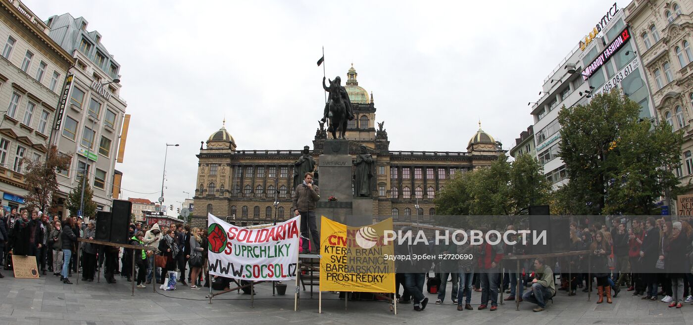 Акции "за" и "против" мигрантов в Праге