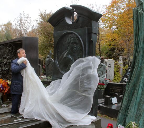 Памятник русской балерине Марине Семеновой установили на Новодевичьем кладбище