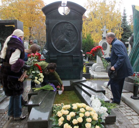 Памятник русской балерине Марине Семеновой установили на Новодевичьем кладбище