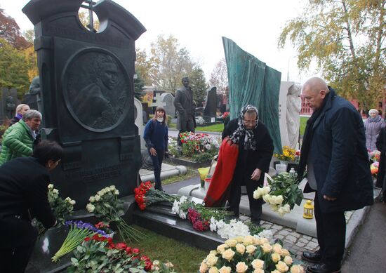 Памятник русской балерине Марине Семеновой установили на Новодевичьем кладбище