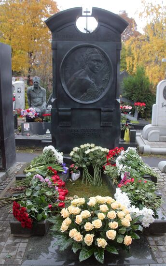 Памятник русской балерине Марине Семеновой установили на Новодевичьем кладбище