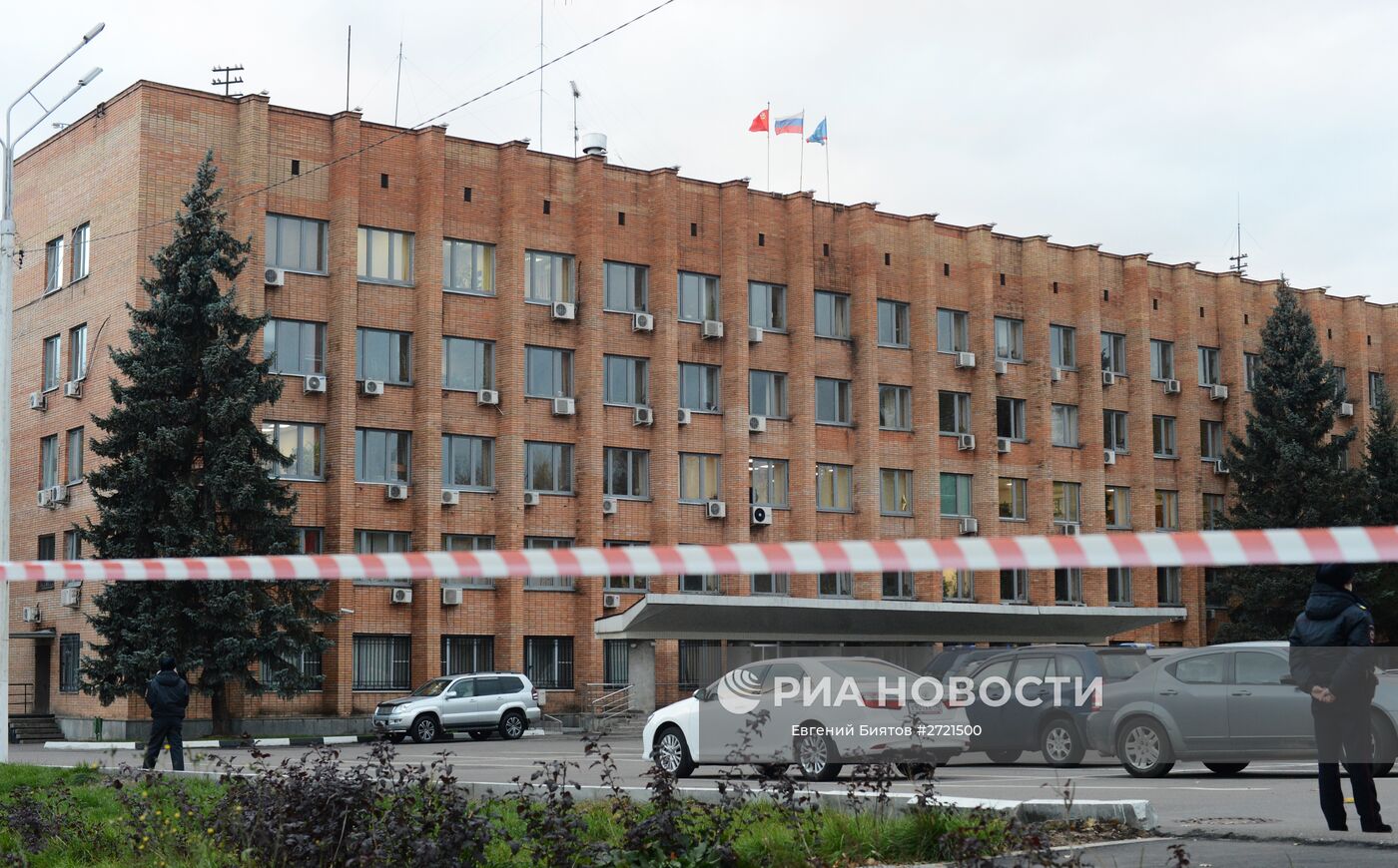 Здание городской администрации подмосковного Красногорска, где 19 октября были убиты первый заммэра Красногорска Юрий Караулов и руководитель красногорских электросетей Георгий Котляренко. Место: Россия, Московская область, Красногорск. Автор: Евгений Биятов/РИА Новости. В Подмосковье убиты первый заммэра Красногорска и глава электросетей