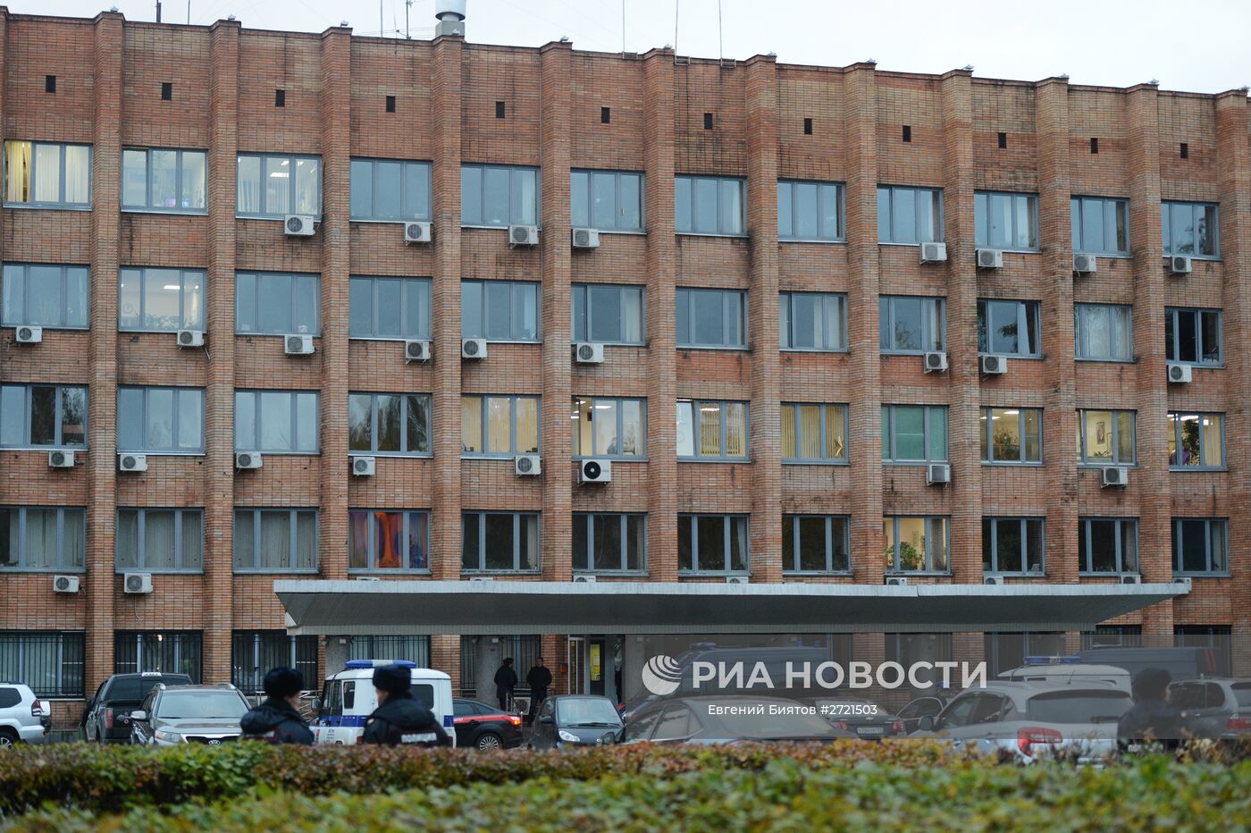 Здание городской администрации подмосковного Красногорска, где 19 октября были убиты первый заммэра Красногорска Юрий Караулов и руководитель красногорских электросетей Георгий Котляренко. Место: Россия, Московская область, Красногорск. Автор: Евгений Биятов/РИА Новости. В Подмосковье убиты первый заммэра Красногорска и глава электросетей
