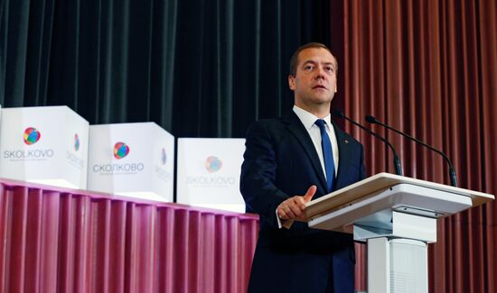 Премьер-министр РФ Д.Медведев посетил московскую школу управления "Сколково"