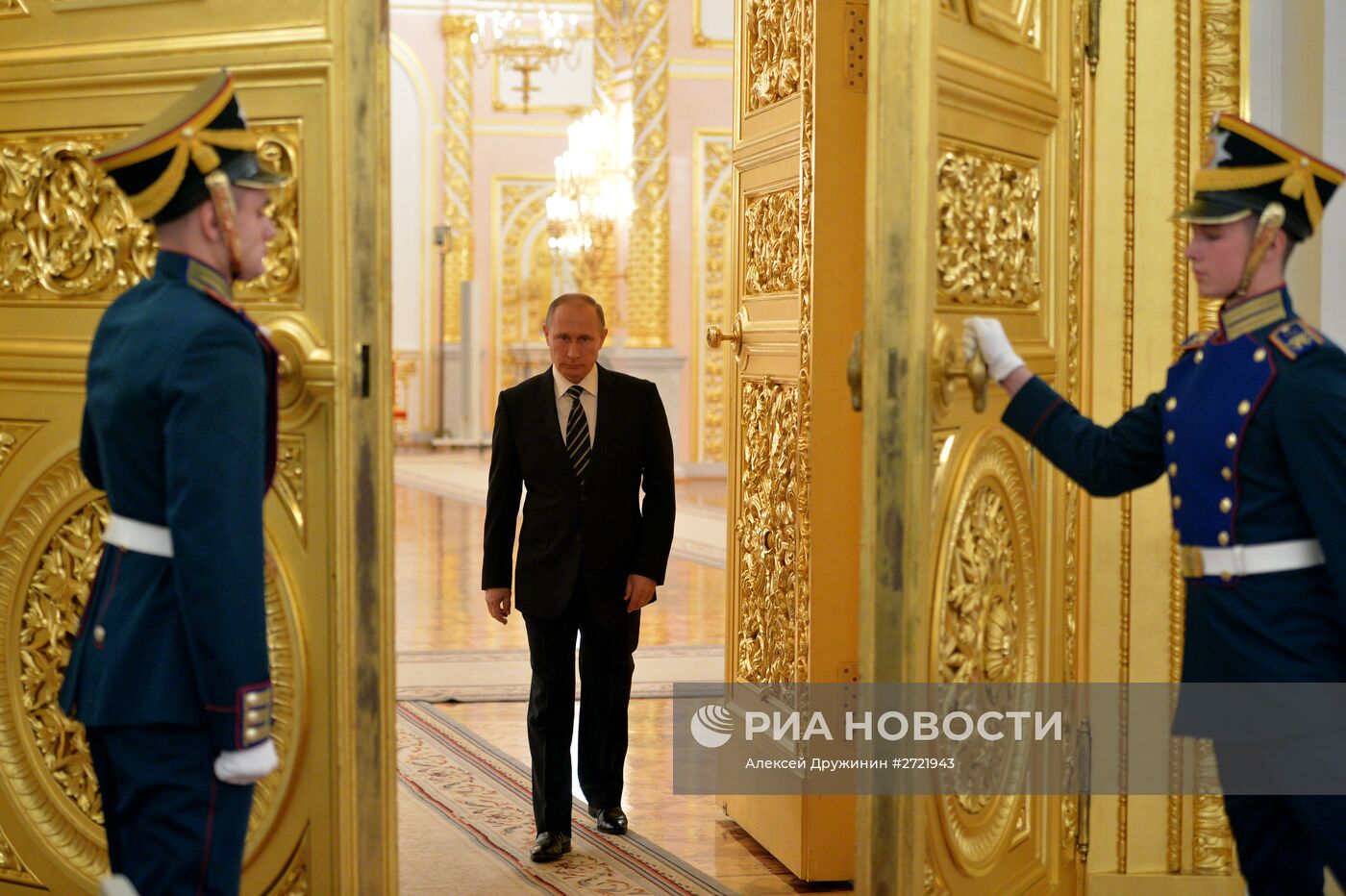 Президенту РФ В.Путину представили высших офицеров, назначенных на командные должности