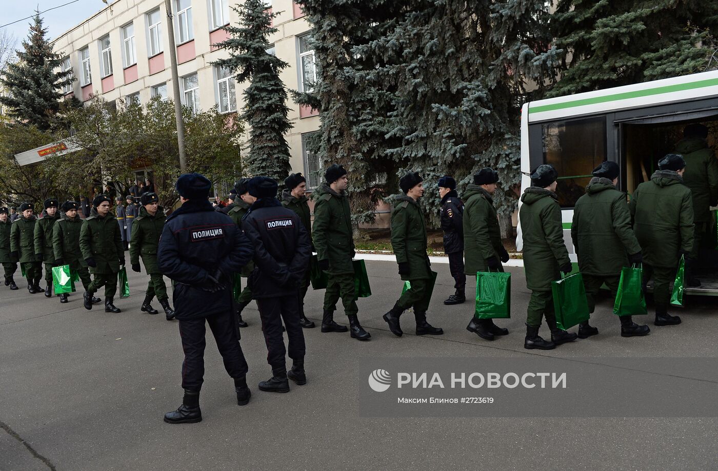 Отправка призывников в комендантский Преображенский полк