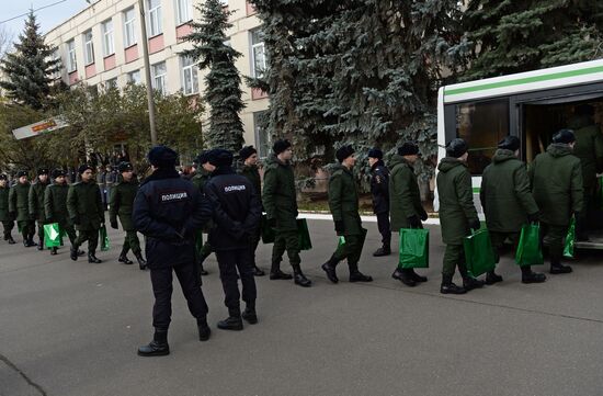 Отправка призывников в комендантский Преображенский полк