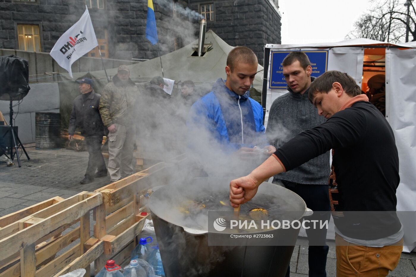 Акция протеста с требованием снизить тарифы на жилищно-коммунальные услуги в Киеве