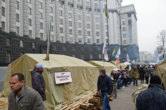 Акция протеста с требованием снизить тарифы на жилищно-коммунальные услуги в Киеве