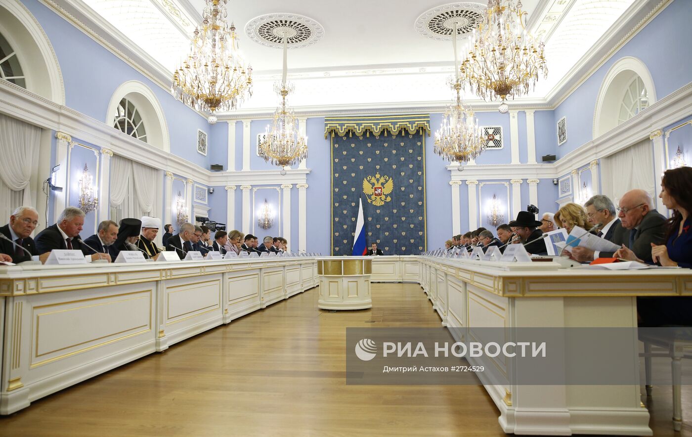 Премьер-министр РФ Д.Медведев провел заседание Правительственной комиссии по вопросам охраны здоровья граждан