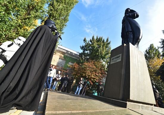 В Одессе памятник Ленину превратили в монумент Дарту Вейдеру