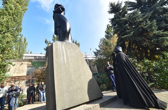 В Одессе памятник Ленину превратили в монумент Дарту Вейдеру
