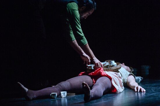 Балет "Безумная чашка чая" в рамках фестиваля современного танца "DanceInversion"