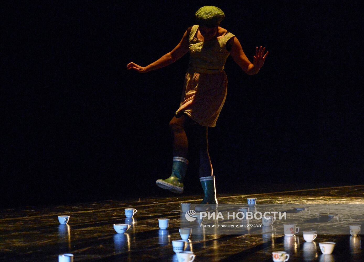 Балет "Безумная чашка чая" в рамках фестиваля современного танца "DanceInversion"
