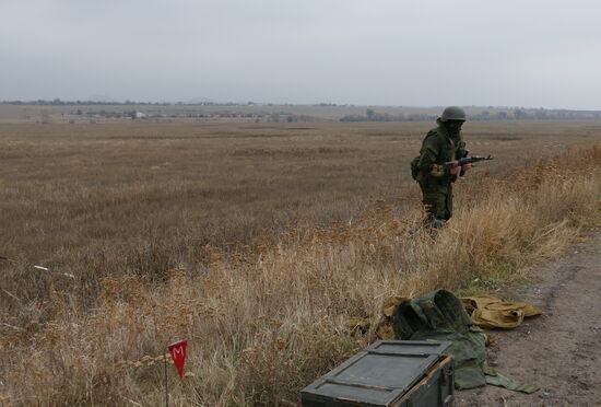 Продолжается сплошное разминирование территории в районе Донецка