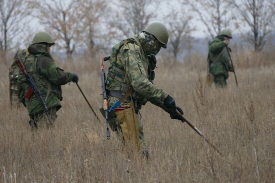 Продолжается сплошное разминирование территории в районе Донецка