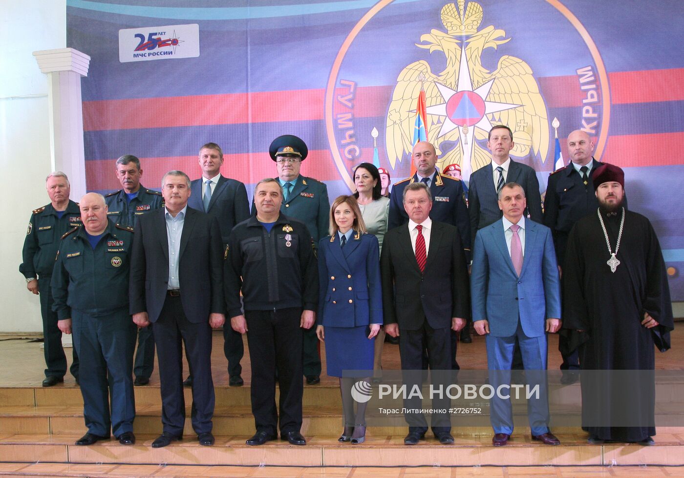 Церемония вручения знамени и новой техники Главному управлению МЧС России по Республике Крым