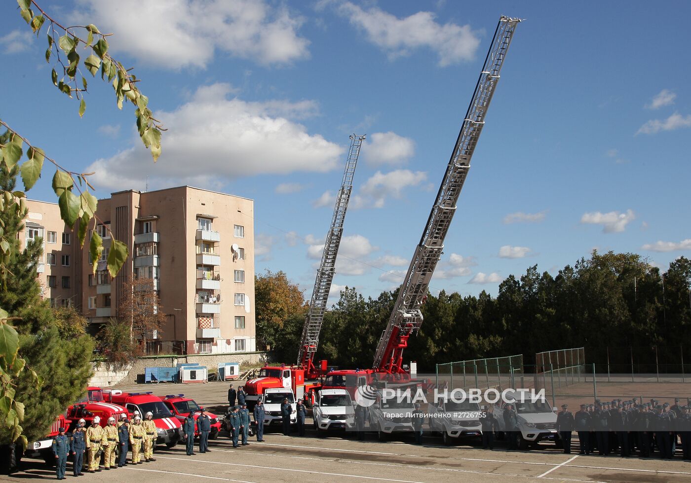 Церемония вручения знамени и новой техники Главному управлению МЧС России по Республике Крым