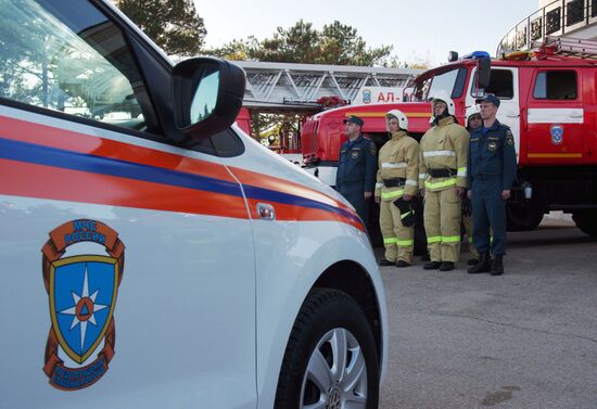 Церемония вручения знамени и новой техники Главному управлению МЧС России по Республике Крым