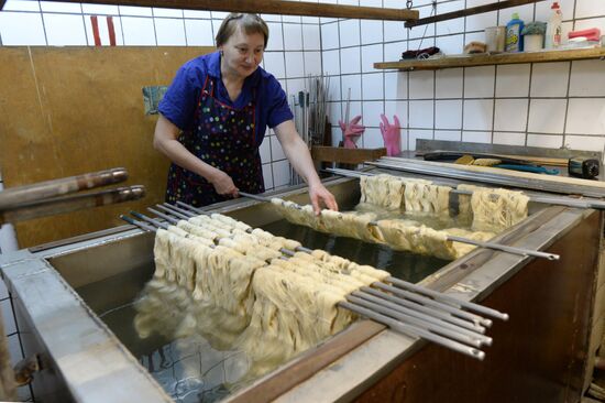Производство старинных тканей на территории Новоспасского мужского монастыря