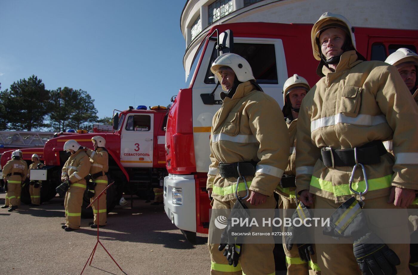 Церемония вручения знамени и новой техники Главному управлению МЧС России по Республике Крым